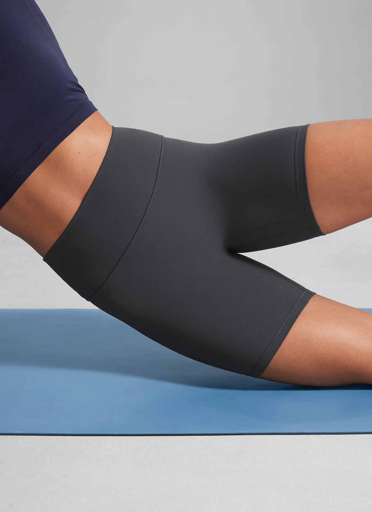 Secretsculpt™ No Front Seam Shorts 6'' - Image 10