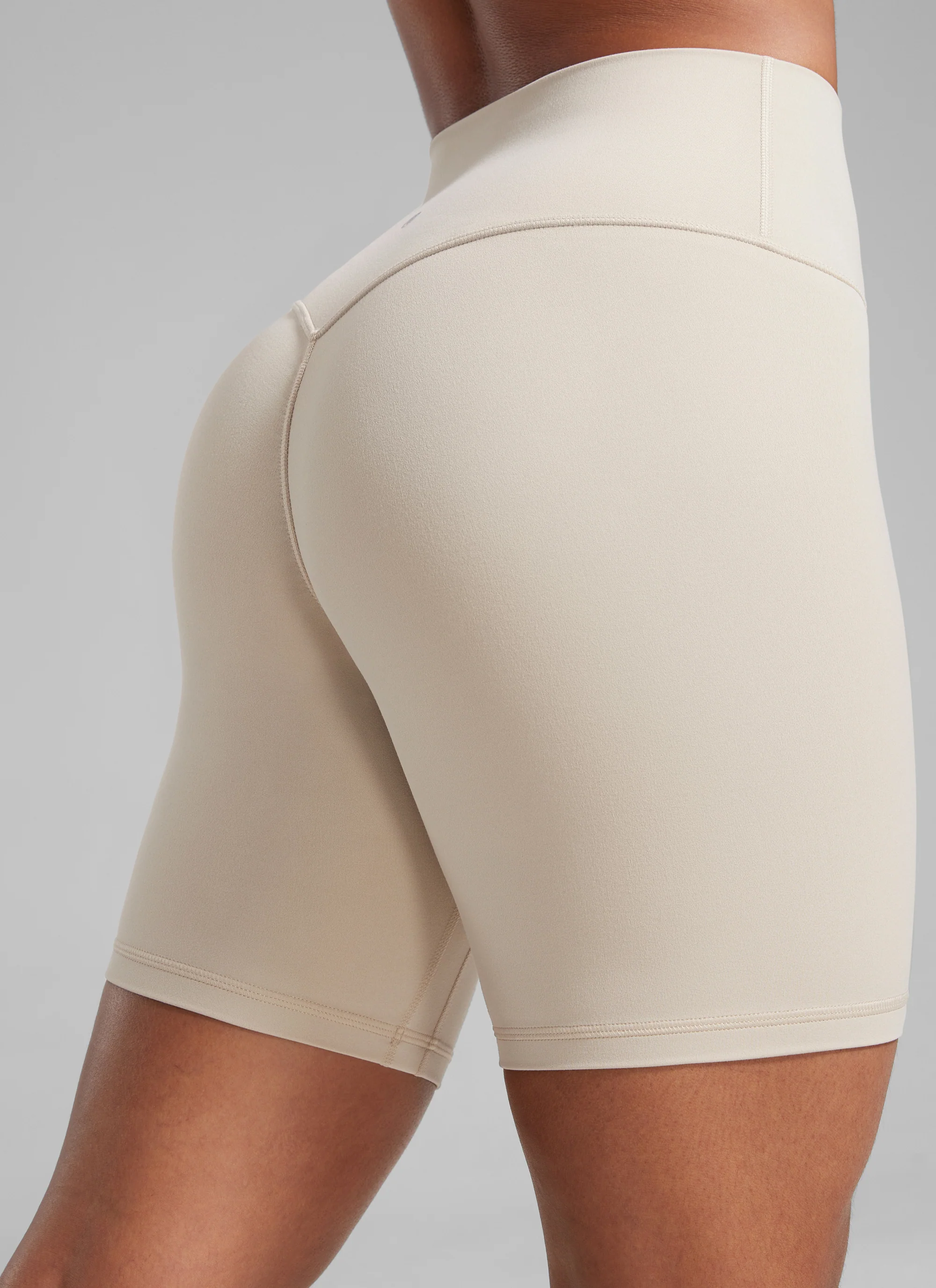 Secretsculpt™ No Front Seam Shorts 6'' - Image 4