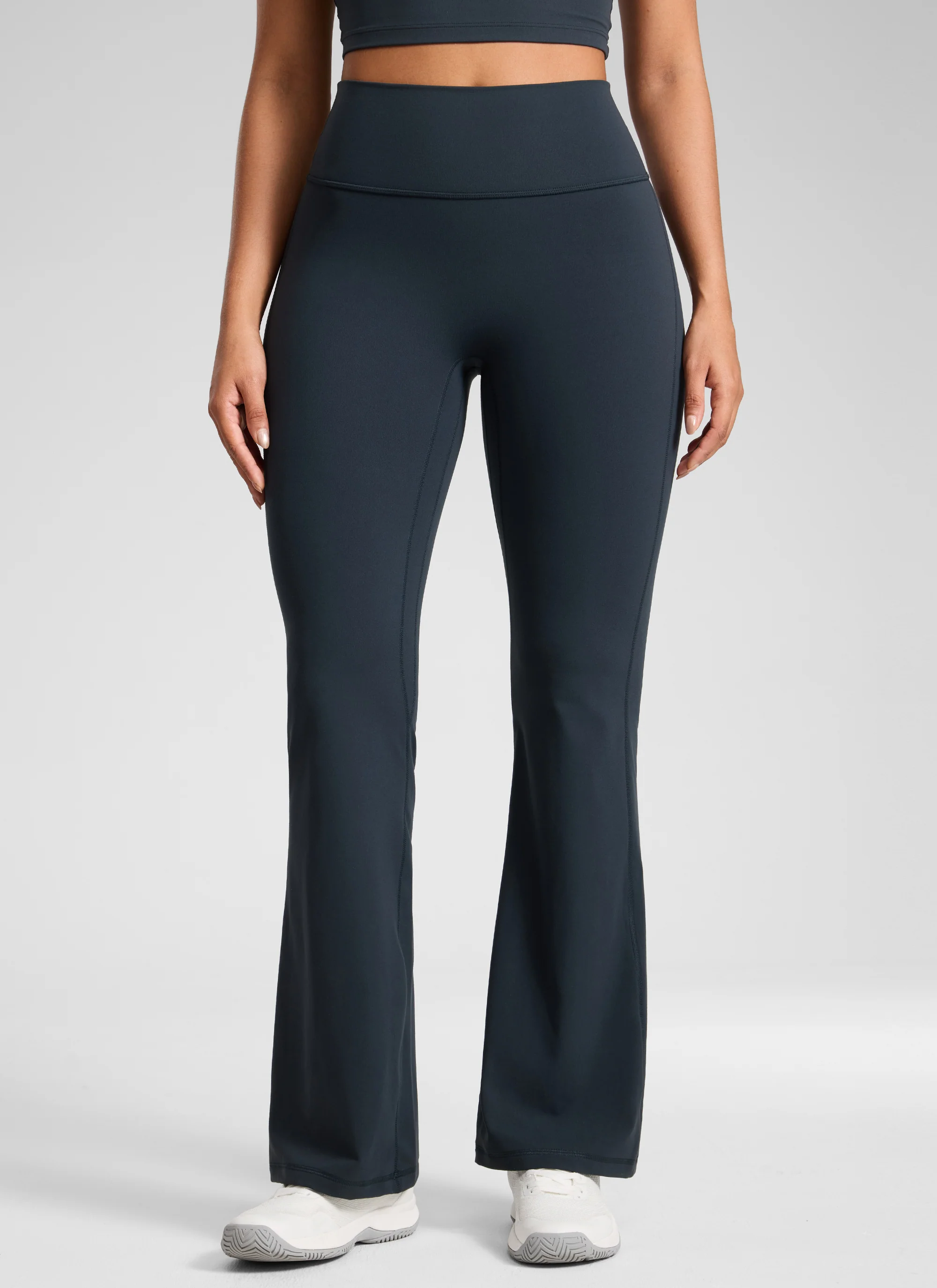 Secretsculpt™ No Front Seam Flare Legging 31'' - Image 16