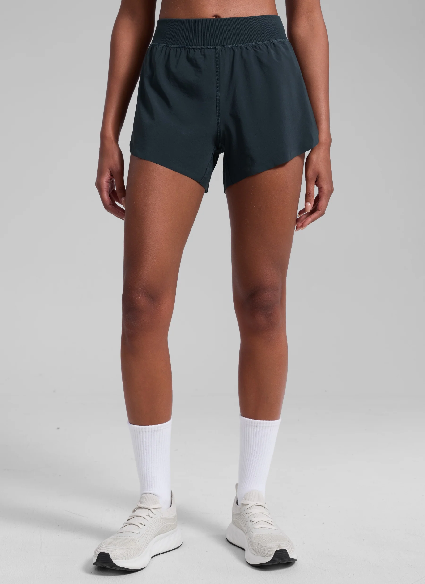 Feathery-Fit Soft Lined Mid Rise Shorts 4'' - Image 5